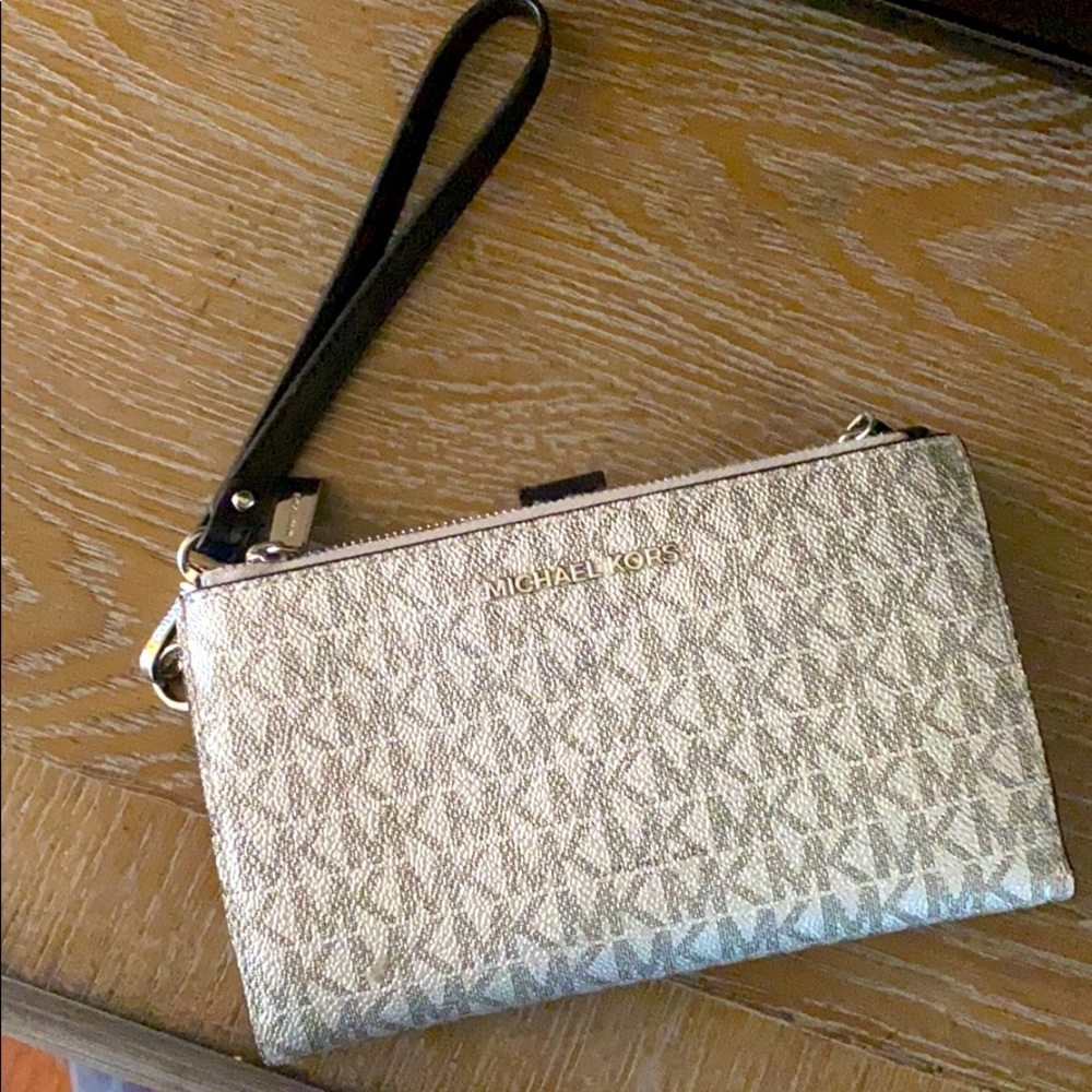 Michael Kors wristlet